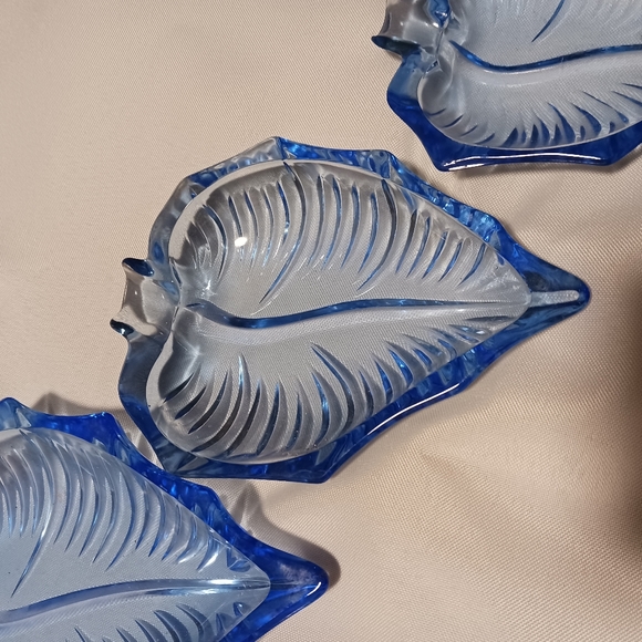 Light Blue Glass Leaf tray set - Picture 4 of 11